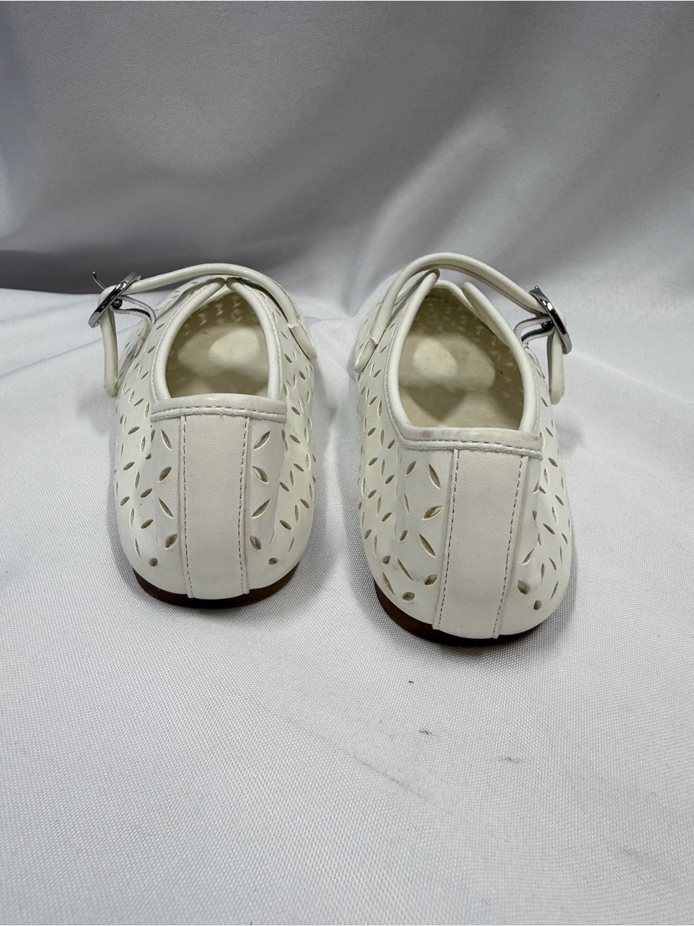 GAP | Mary Jane Flats White Shoes Perforated Lace Design Strap Big Girls Size 5 - Picture 5 of 10